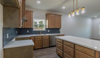 1055 N King St, Alice, TX 78332