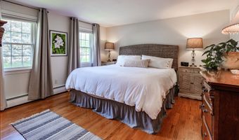 320 Spruce St, Cheshire, CT 06410