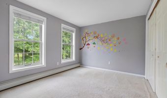 734 High St, Candia, NH 03034