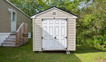 4 Clover Corner Ln, Augusta, ME 04330