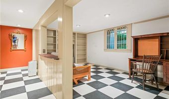 128 Eustis Ave, Newport, RI 02840