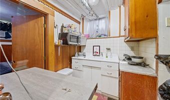 32 Maplewood Ave, Cranston, RI 02920