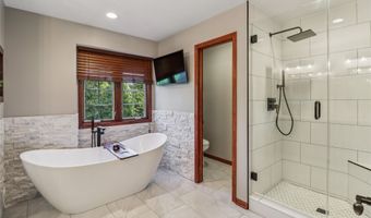 946 11th Ave SE, Altoona, IA 50009