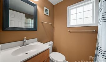 7 Apple Ln, Asheville, NC 28804