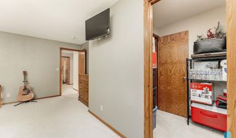 505 N Oak Ridge Rd, Brandon, SD 57005