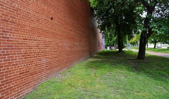 816 W LOMBARD St, Baltimore, MD 21201