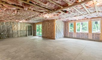 907 Richville Rd, Standish, ME 04084