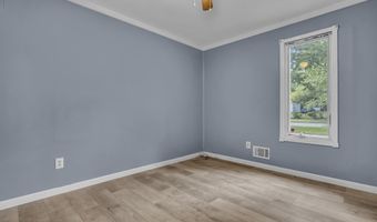 32 1st St, Barnegat, NJ 08005