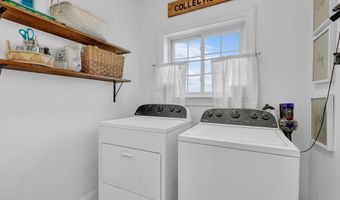 40 Hillview Dr, Bangor, ME 04401