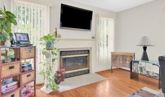 63 Derbyshire Dr, Cranston, RI 02921