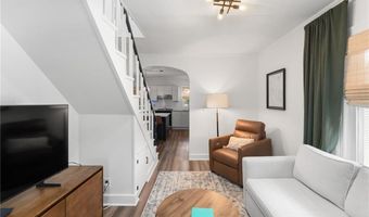 61 School St 2R, Lincoln, RI 02802