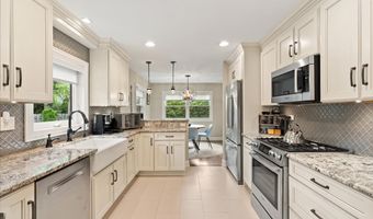1738 E JONQUIL Ter, Arlington Heights, IL 60004