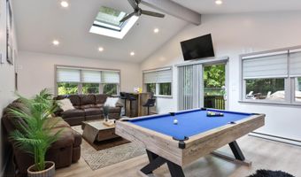 271 N Shore Dr, Albrightsville, PA 18210