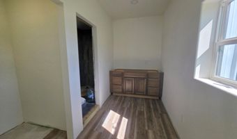 38515 129th St, Aberdeen, SD 57401
