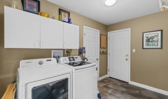 647 Waterford Ridge Dr, Ballwin, MO 63021