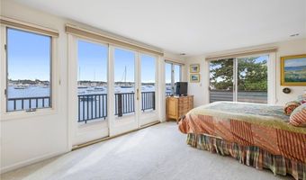 5 Defenders Row, Newport, RI 02840