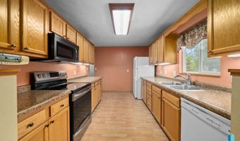 313 S 6th Ave, Brandon, SD 57005