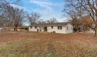 1313 S Madison Ave, Aurora, MO 65605