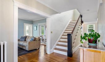 27 Cranston Ave, Newport, RI 02840