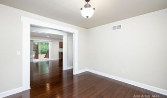 2 Maple Village Ct, Ann Arbor, MI 48103