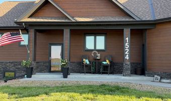 1524 Beechwood Dr, Aurora, NE 68818