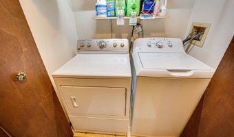 1715 Riverwood Dr, Algonquin, IL 60102