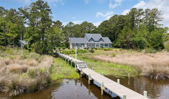 555 Dawson Creek Dr, Arapahoe, NC 28510