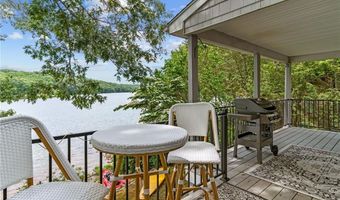 8 Woodsia Rd, Narragansett, RI 02874