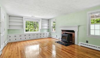 79 Spencer St, Agawam, MA 01001
