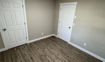 808 E Walnut St, Aurora, MO 65605