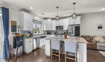 5 W Cross Trl 5, Danbury, CT 06810