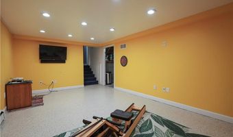 70 Lindley Ave, North Kingstown, RI 02852
