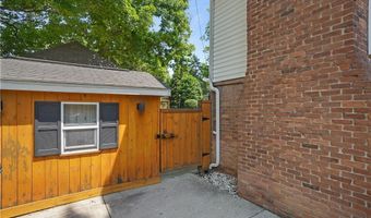 240 S Park Dr, Aurora, OH 44202