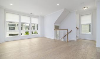 15 E Cross Trl 15, Danbury, CT 06810