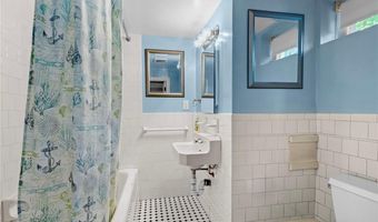 172 Eustis Ave, Newport, RI 02840