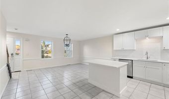 704 Fairway Dr 704, Middletown, RI 02842