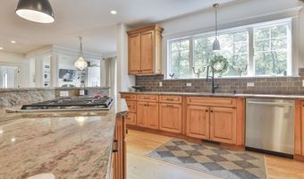 108 Oak Trl, Bolton, MA 01740