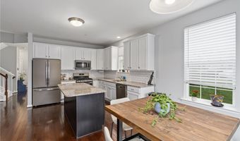 301 Redclover Ln, Allentown, PA 18104