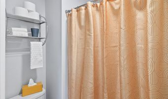 205 Linkensmith Dr, Anna, OH 45302