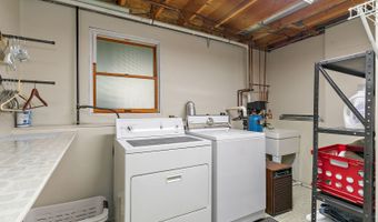 1045 Helen Dr, Algonquin, IL 60102