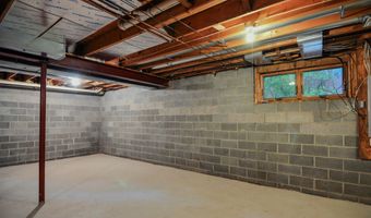 588 Green Rd, Ann Arbor, MI 48105