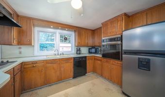 130 Austin Rd, North Kingstown, RI 02852