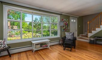 33 Wilbur Rd, Lincoln, RI 02865