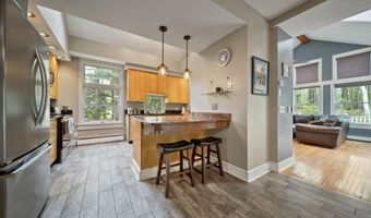 32 Wellesley Dr, Bedford, NH 03110
