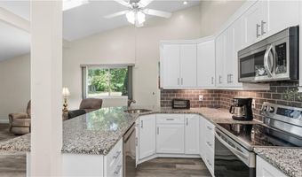 993 Williamsburg Cir, Warwick, RI 02886