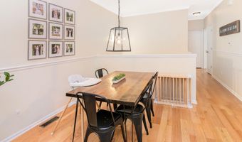 225 W Oakbrook Dr, Ann Arbor, MI 48103