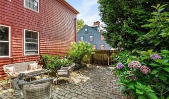 23 Willow St, Newport, RI 02840