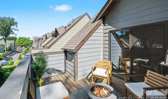 300 Twinflower Ln, Charlotte, NC 28205
