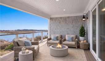 2 Sedge Ct, Narragansett, RI 02882
