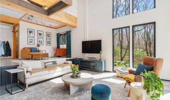 85 Gondola Ave, Jamestown, RI 02835